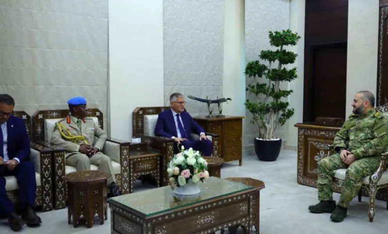 وزير الدفاع السوري يبحث مع مسؤول أممي آليات تعزيز السلام في المنطقة