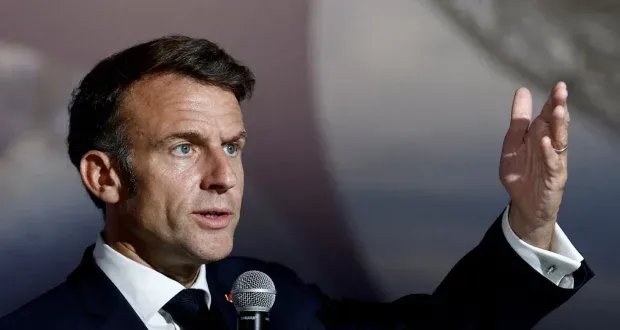 ماكرون يعلن تسريع وتيرة المفاوضات مع إيران بعد اتصال من الرئيس بزشكيان