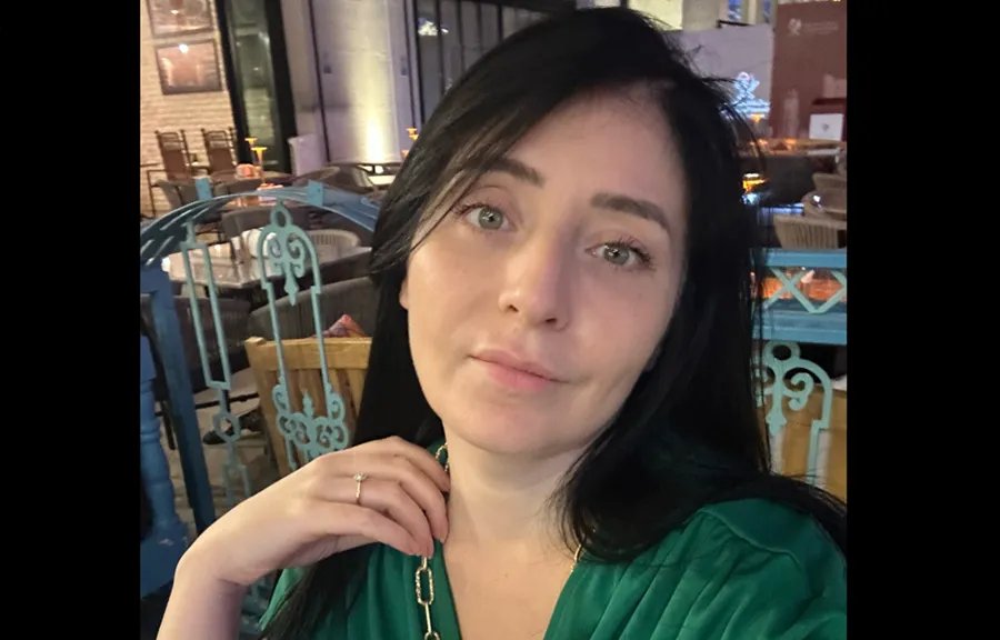 مروة الغميان تكشف عن تلقيها تهديدات وتحمّل داعمًا للنظام السابق مسؤولية سلامتها