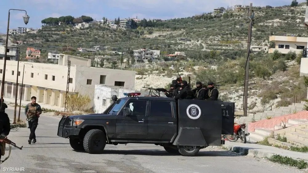 تجدد الاشتباكات في بصرى الشام وفرض حظر تجوال إثر توتر أمني بين الأمن العام وفصيل أحمد العودة