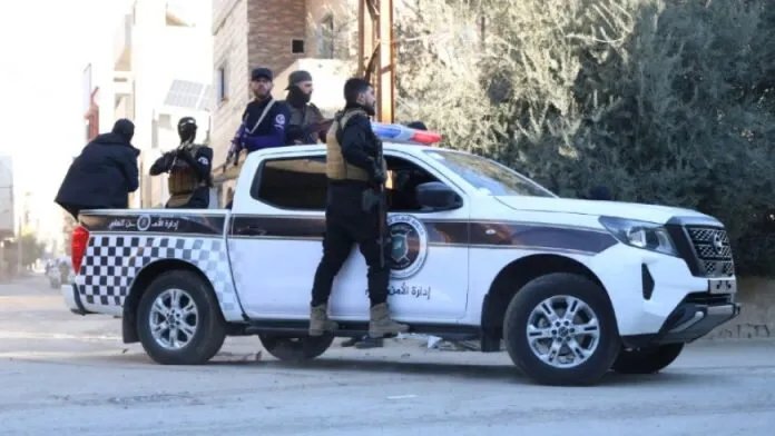 تصاعد التوتر العسكري في بصرى الشام مع حشود للقوات الحكومية ومحاولات لاحتواء الأزمة