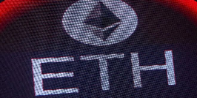 تراجع حاد للإيثريوم مع صمود نسبي للبيتكوين في الأسواق الرقمية