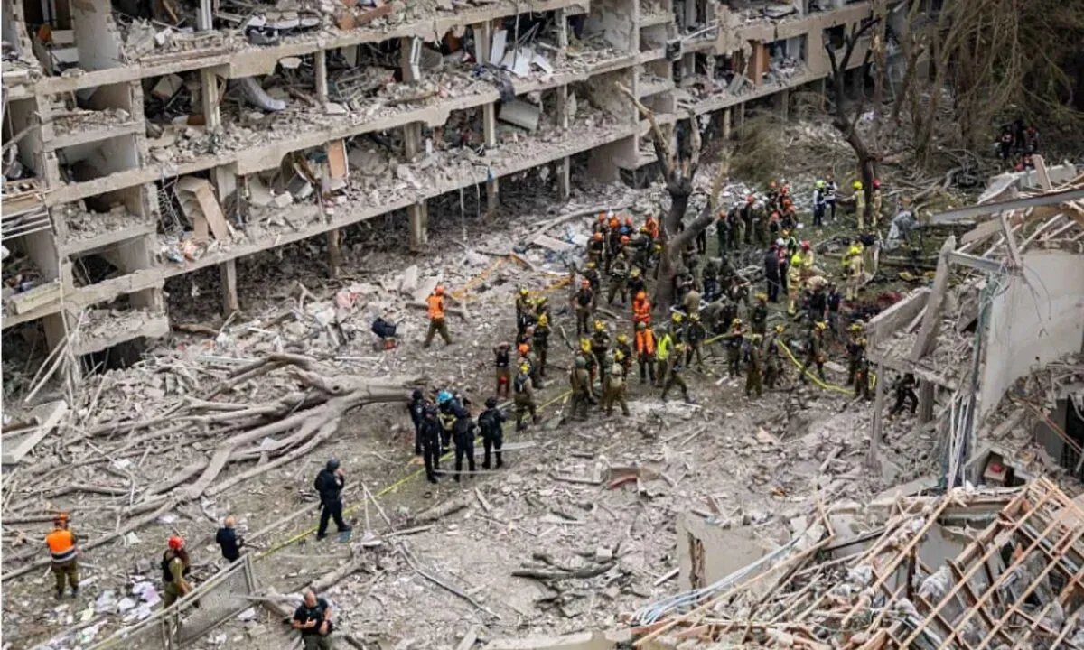 تصعيد خطير: أمريكا تضرب مواقع نووية إيرانية وإيران ترد بقصف إسرائيل