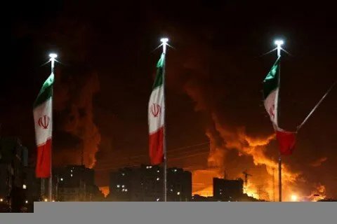 دوي انفجار ضخم يهز محافظة بوشهر الإيرانية حيث تقع محطة الطاقة النووية