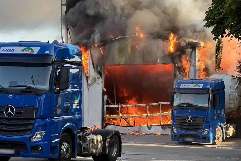 حريق هائل في ألمانيا يخلف خسائر بالملايين ويستدعي تحقيقًا جنائيًا