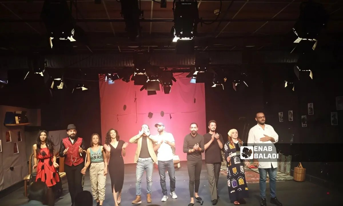 "سوق الأسئلة": مسرحية تستكشف الصراع الداخلي برؤية فلسفية في ذكرى فؤاد حميرة