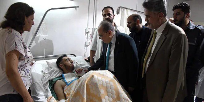 وزير التعليم ومعاون وزير الصحة يتفقدان مصابي التفجير الإرهابي في كنيسة مار إلياس بالدويلعة