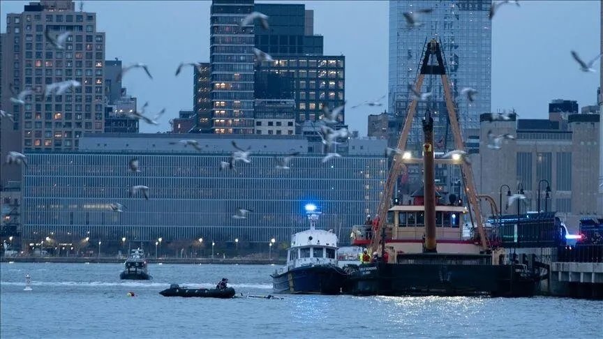 مأساة في نيويورك: مصرع 6 أشخاص بينهم أطفال بسقوط مروحية في نهر هدسون