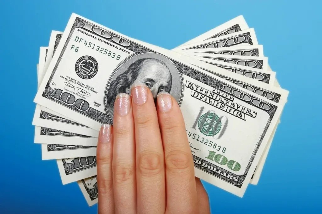 تذبذب مستمر: أسعار صرف الليرة السورية مقابل العملات الأجنبية في افتتاح تعاملات اليوم