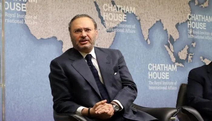 مستشار الرئيس الإماراتي يصف دعوة وزير إسرائيلي لتمويل خليجي لقصف إيران بـ "الوقاحة"