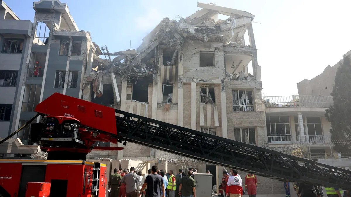 تصعيد خطير: إسرائيل تقصف أهدافاً في إيران وإيران تتوعد برد قاس على أمريكا