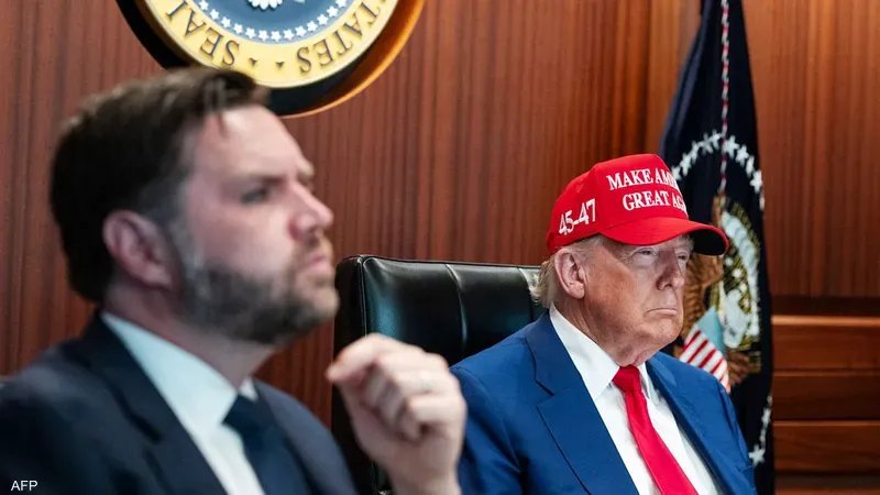 تصعيد خطير: ترامب في غرفة العمليات مع وزير الدفاع ورؤساء الأركان وسط الهجوم الإيراني