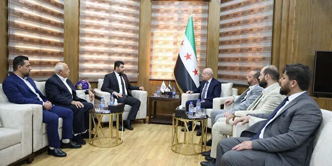 وزير النقل ومحافظ اللاذقية يبحثان إعادة تأهيل طريق M4 الحيوي الرابط بين الساحل والشمال السوري