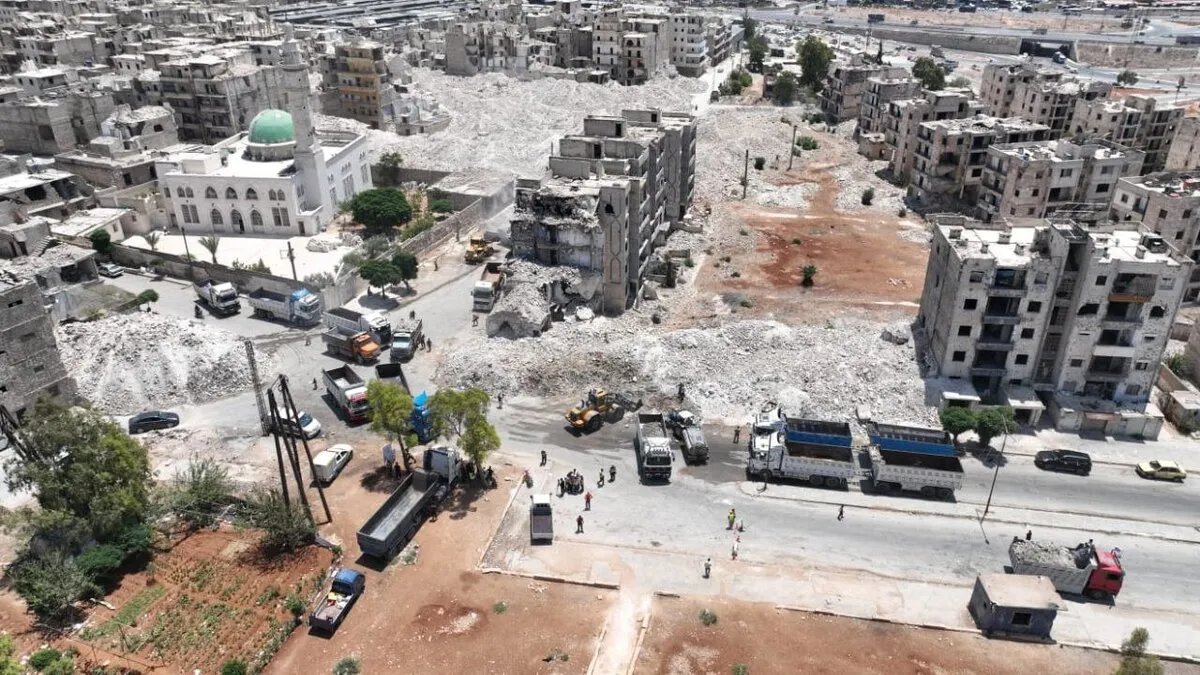 الدفاع المدني السوري يطلق مشروعاً ضخماً لإزالة أنقاض حلب المدمرة