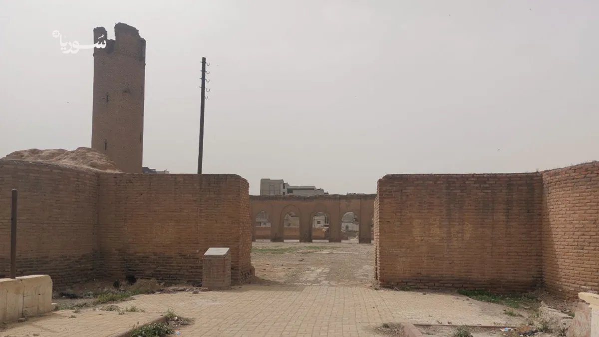 الرقة: المسجد العتيق مهدد بالاندثار.. إهمال وتلوث يطالان صرحاً تاريخياً