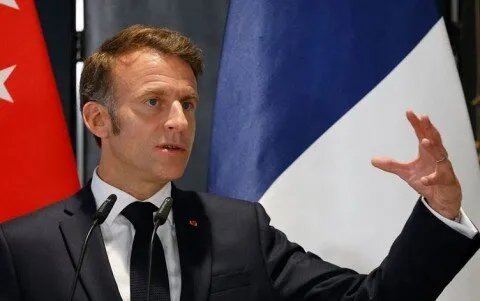 ماكرون ينتقد بشدة الضربات الأمريكية والإسرائيلية على إيران ويؤكد على الحل الدبلوماسي