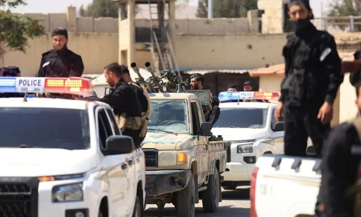 اللاذقية: القبض على لواء متقاعد من قوات النظام السابق بتهمة ارتكاب انتهاكات