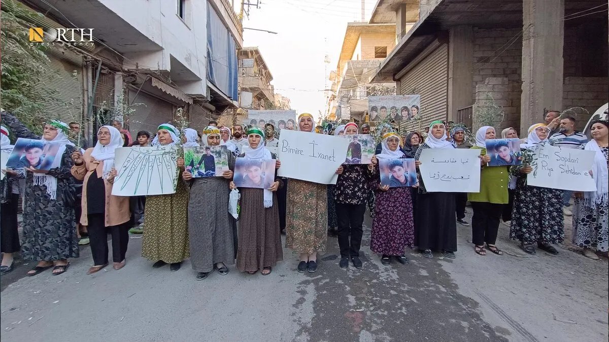 حلب: مظاهرة تطالب بعودة آمنة لسكان عفرين ووقف انتهاكات الفصائل الموالية لأنقرة