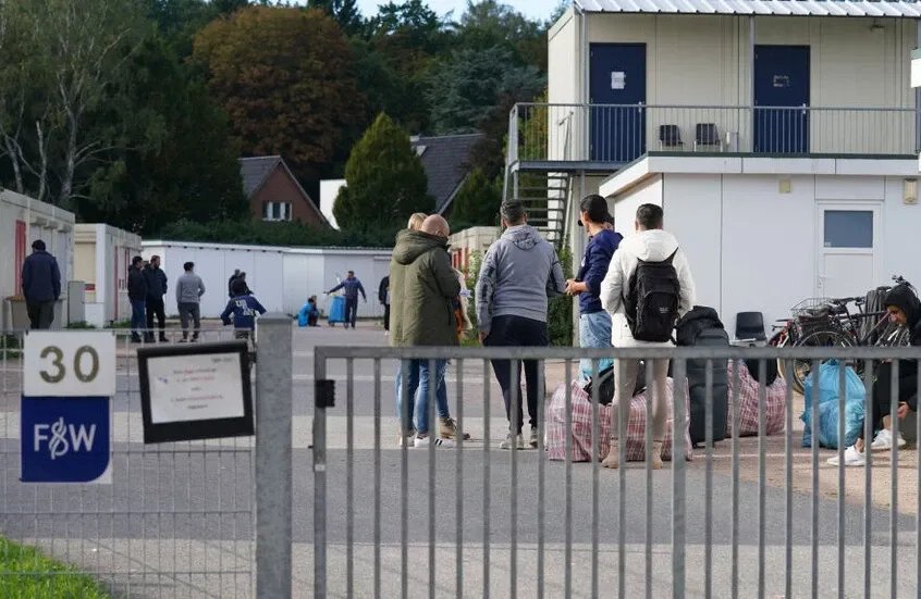 إغلاق الأجواء يؤجل ترحيل لاجئ سوري من النمسا بعد تصاعد التوتر الإيراني الإسرائيلي