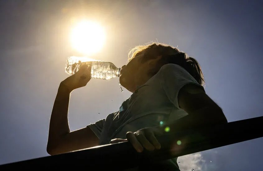 وداعاً للجفاف في الصيف: مشروبات وأطعمة تتفوق على الماء في الترطيب