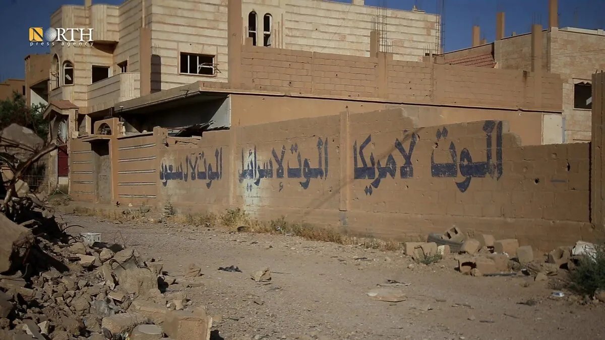 دير الزور: منازل السكان تتحول إلى أنفاق مهجورة بعد طرد الفصائل الإيرانية