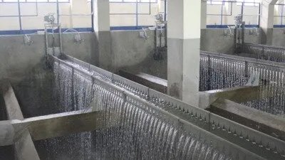 انقطاع المياه عن مناطق واسعة في اللاذقية إثر انفجار قرب نبع السن