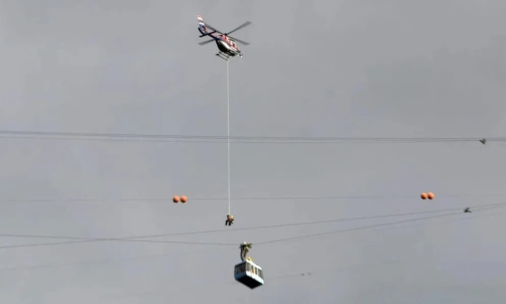 النمسا: عاصفة مفاجئة تحبس 19 شخصًا في تلفريك على ارتفاع 971 مترًا ويتم إنقاذهم
