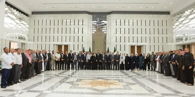 الرئيس الشرع يلتقي وجهاء القنيطرة والجولان لبحث الأوضاع الخدمية والأمنية