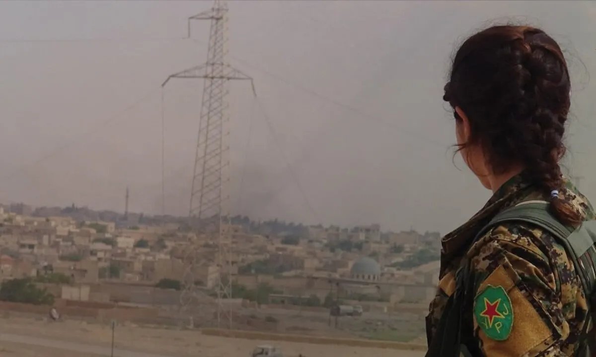 دير الزور: قوات سوريا الديمقراطية تلقي القبض على قيادي بارز في تنظيم الدولة