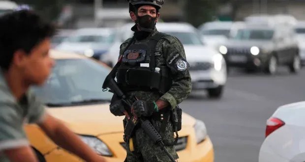 العراق يدافع عن "النأي بالنفس" في صراع إيران وإسرائيل وسط انقسام داخلي واحتفالات مؤيدة لطهران