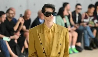 باريس تستقبل أسبوع الموضة الرجالية: «سان لوران» و«لوي فويتون» يتألقان في الافتتاح