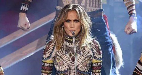 جينيفر لوبيز تعود لتقديم حفل جوائز الموسيقى الأمريكية 2025 بعد غياب 10 سنوات