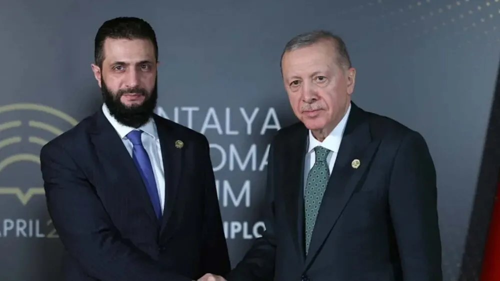 أردوغان والشرع يبحثان مستقبل العلاقات التركية السورية في منتدى أنطاليا الدبلوماسي