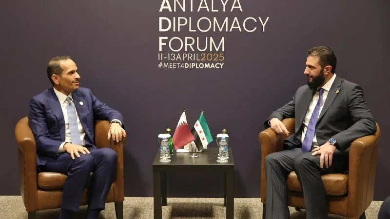 الرئيس السوري أحمد الشرع يجتمع برئيس الوزراء القطري: دعم متجدد لسيادة سوريا وتعاون في قطاع الطاقة