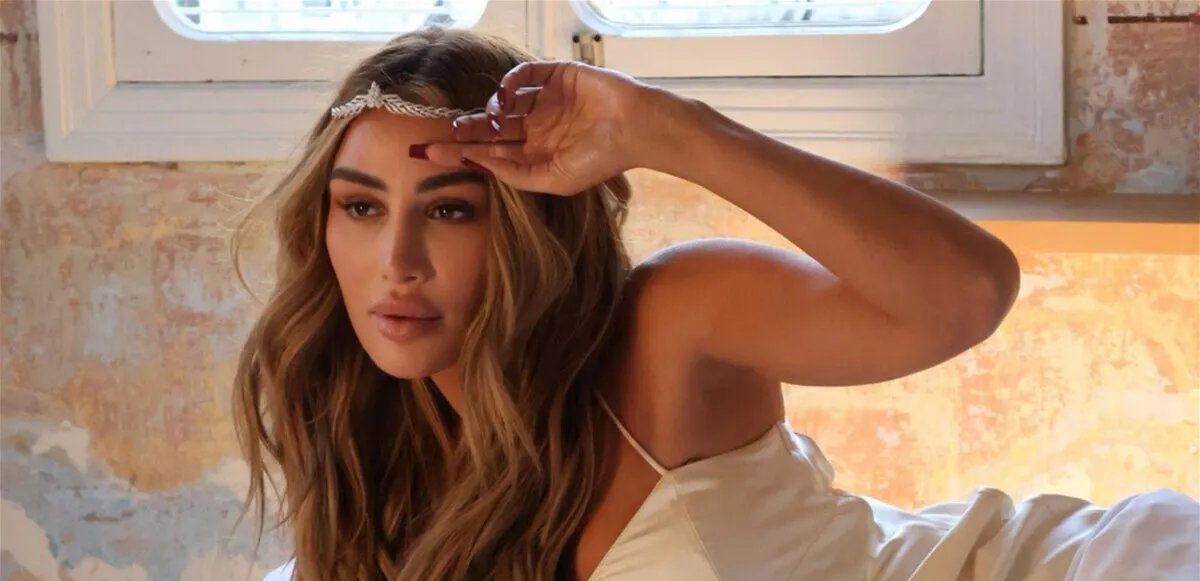 مايا دياب تثير ضجة بإطلالة جريئة في بيروت خلال افتتاح متجر (صور)