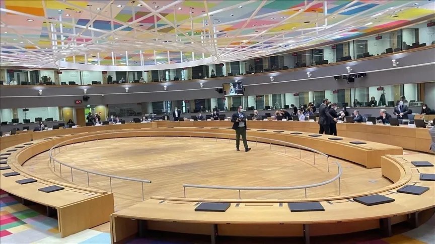 المجلس الأوروبي يجدد دعوته إلى انتقال سياسي في سوريا ويرحب بتخفيف العقوبات الاقتصادية