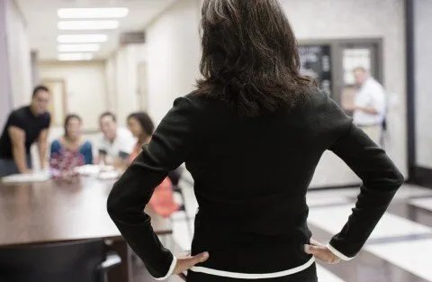 فلوريدا: القبض على معلمة بتهمة ممارسة الجنس مع طالب قاصر داخل الفصل