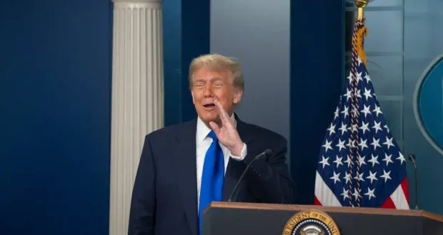 ترامب يكشف: أوقفت تخفيف العقوبات عن إيران بعد خطاب خامنئي وأنقذته من موت بشع