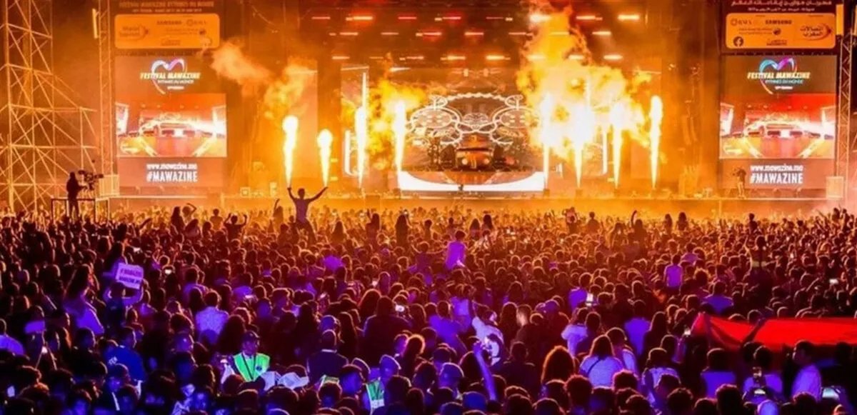 رغم الجراحة: الفنان تامر عاشور يتألق في مهرجان موازين متكئاً على عكاز