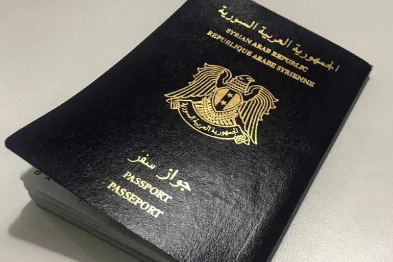 تخفيض رسوم الجواز السوري: خطوة حكومية تصطدم بتحديات الواقع المعيشي