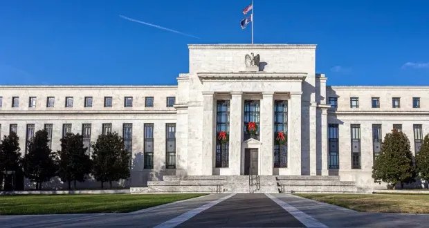 الفيدرالي الأميركي يواجه معضلة التضخم والركود: هل نشهد أسوأ السيناريوهات الاقتصادية؟