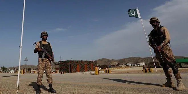 هجوم انتحاري دامٍ في باكستان يسفر عن مقتل 16 جندياً وإصابة العشرات