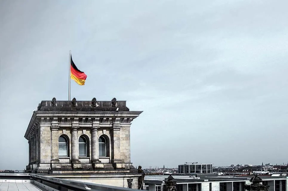 ألمانيا: البرلمان يقر تعليق لم شمل أسر اللاجئين ذوي الحماية الفرعية وسط احتجاجات