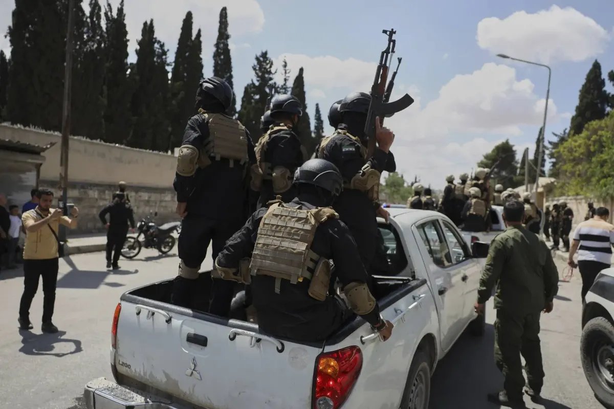 إصابة مدني في انفجار عبوة ناسفة استهدفت دورية أمنية في الميادين بريف دير الزور