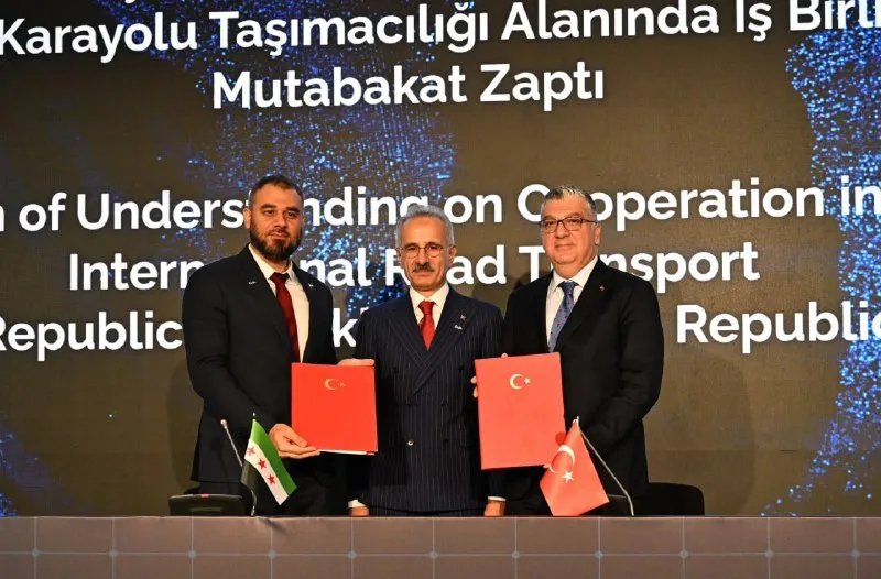 سوريا وتركيا توقعان مذكرة تفاهم تاريخية لتسهيل النقل البري الدولي المباشر
