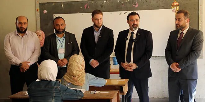 وزير التربية ومحافظ حماة يتفقدان سير امتحانات التعليم الأساسي ويشيدان بنسبة النجاح