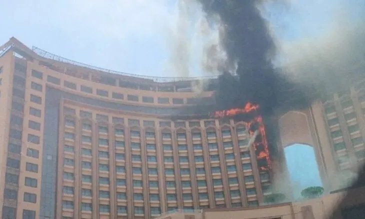 حريق هائل يلتهم فندقاً ضخماً في بغداد بعد شهرين من افتتاحه