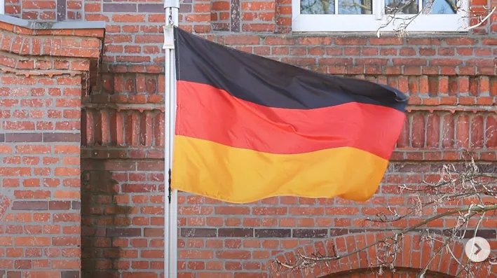 ألمانيا: جدل حول رفع العلم الوطني أمام المدارس.. هل تصبح عادة؟