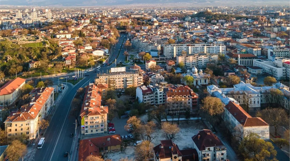 بعد 13 عامًا: بلغاريا تعيد جثمان منفذ تفجير بورغاس إلى لبنان