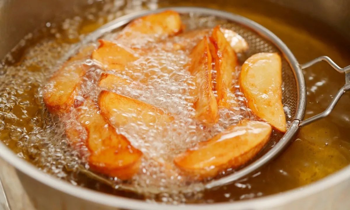 متى يصبح زيت القلي سمًا قاتلًا؟ خبيرة تغذية تحذر من المخاطر الخفية